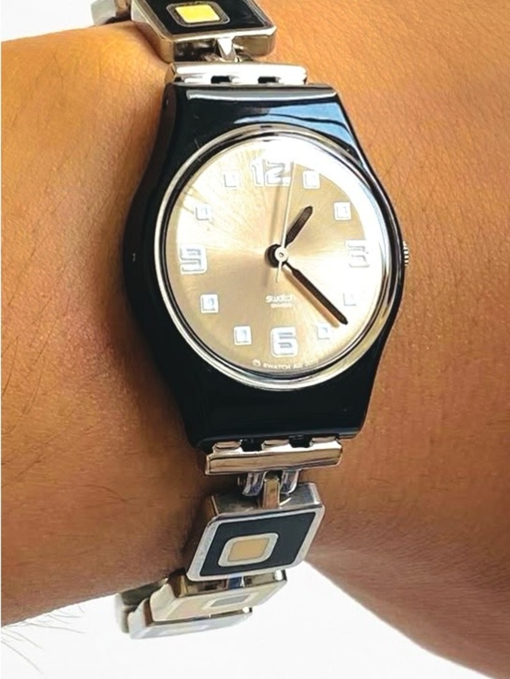 Swatch Watch Rare Find! 2002 'Chessboard' Vintage Ladies, water resistant